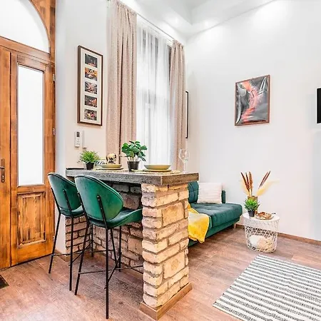 Brenda Design * Boedapest